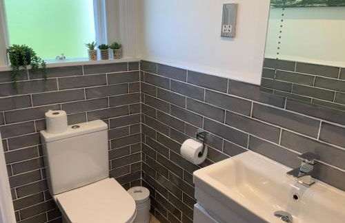 Promenade Apartment with own Beach Hut - Photo 8