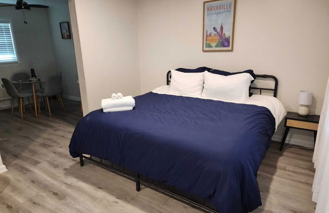 Centrally Located Studio Near Downtown - Photo 3