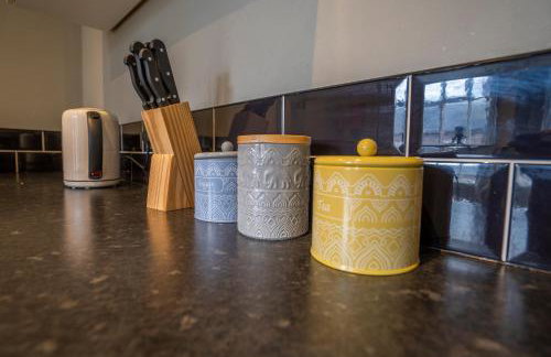 2 Bed-Town Centre-Free Parking - by Holiday Homes - Foto 24