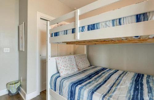Beachfront Oasis w/ 2 Large Decks, BBQ & Views! - Foto 19