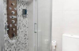 - LUJO - Parking, Maquina Arcade, Wifi y Netflix - Foto 12