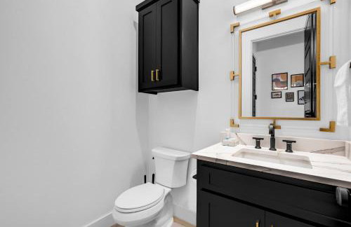 Lakefront Stay for 16 with Pool Dock & Game Room - Foto 21