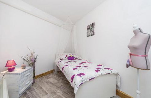 Stunning Home In Jurdani With Wifi - Photo 30