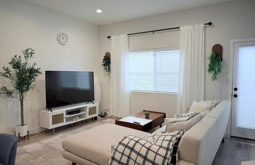 Modern Family Haven - Minutes from Disney Magic-OC - Foto 55