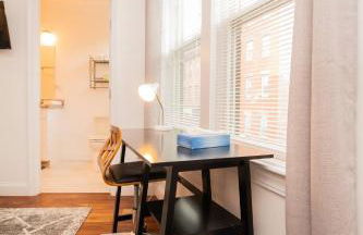 Stylish 2BR w Full Kitchen, Laundry & Cen Air - Foto 13