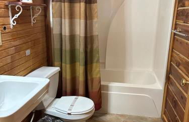 Deluxe Cabin #20 with Hot Tub on Patoka Lake in Southern Indiana - Foto 11