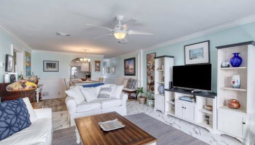 Oceanfront Elysium with a pool - Photo 4