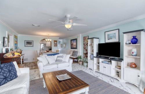 Oceanfront Elysium with a pool - Photo 4