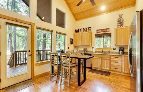 Hot Tub and Game Room Ronald Retreat 2 Mi to Lake! - Foto 8