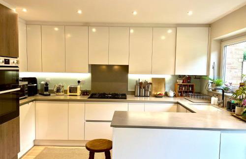 Chic Marlow Escape - Courtyard, River and Fun! Near Windsor and Henley - Photo 7