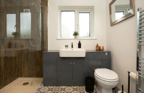 4 Bed Contractor Accommodation in Longbridge - Foto 26