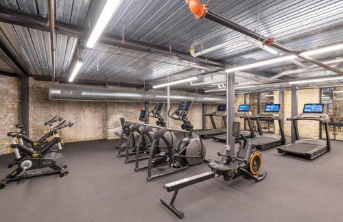 Cozy Luxury Apartment with Gym, Parking, and Rooftop - Foto 16