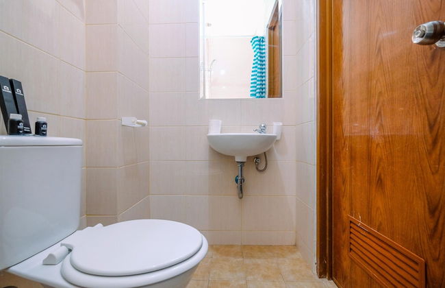 Comfortable and Minimalist Studio at Dave Apartment - Photo 9