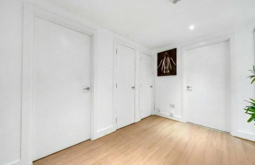 Spacious 2-Bedroom Apartment near Canary Wharf - London Ideal for Business, Leisure & Long Stays - Foto 12