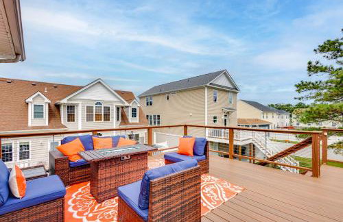 Walk to East Beach Apt with Outdoor Space - Photo 21