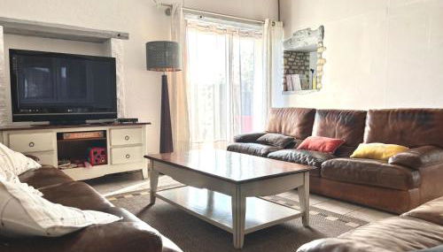 Rivage Maison spacieuse 10 p 5 chambres 2 sdb 2 WC tout confort avec jardin, belle terrasse aménagée, parking privatif, à 2 kms d'une petite plage, 3kms d'Omaha Beach et Port en Bessin - Foto 4