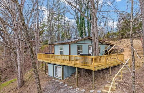 Lazy Lake 3BR Cabin w/ Mtn Views + Hot Tub +Wi-Fi - Foto 29