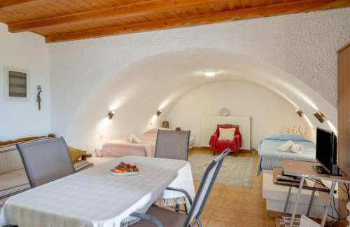 Traditional House in Velies - Photo 14