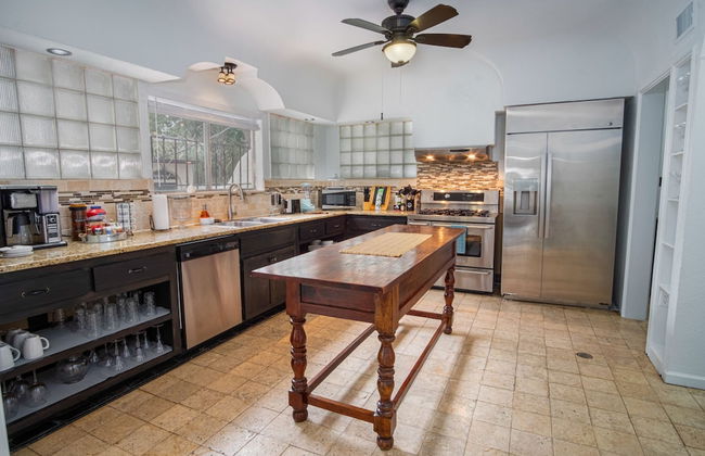 Splash Into Vacation 6BR Home w/ Pool & Waterslide - Foto 17