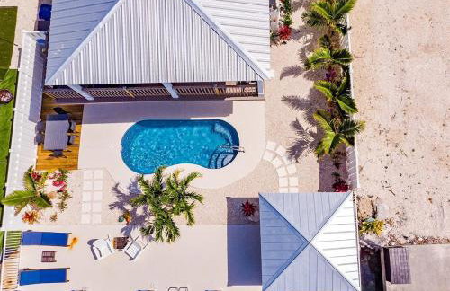 Seas the Day - Spacious Waterfront Pool Home, 50` Dock! - Foto 1