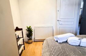 NEW! 2 bedroom Flat, Free Parking, PS5 and Netflix, ideal for professionals, relocators and families 1 minute to the centre and station - Foto 17