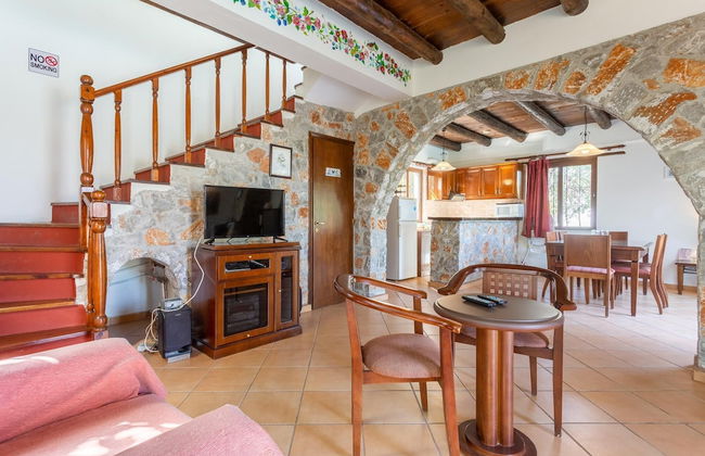 Villa Tzina Large Private Pool Walk to Beach A C Wifi Car Not Required - 1604 - Foto 3