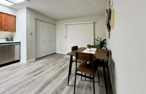 WiFi - Pet Friendly - Laundry - Short - Long Term - Foto 15