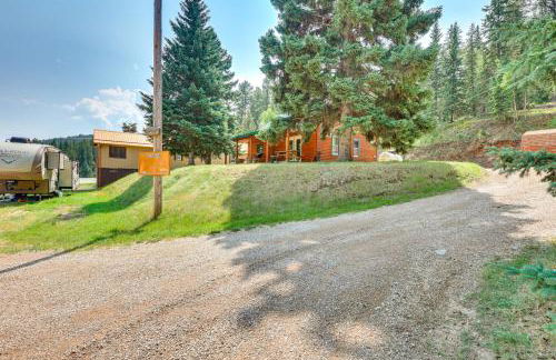 Deadwood Wolf Cabin with Fire Pit and Grill - Foto 24