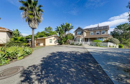 Private Hilltop Getaway with Patio Dogs Welcome! - Foto 21