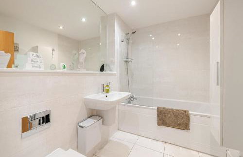 Quayside Home with Seperate Bar and optional access to Beach Hut - Foto 34