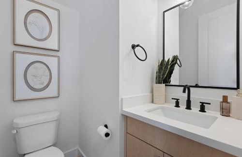 2 Luxury Homes in 1 - Walk to Nightlife & Stadiums - Foto 74