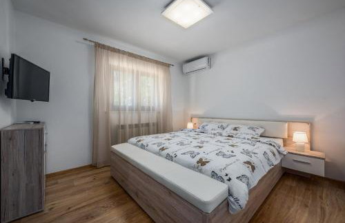 Villa Luna Tinjan, Pool and Wellness - Photo 18