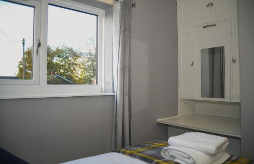 2ndHomeStays- Willenhall-A Serene 3 Bed House with a Garden View-Suitable for Contractors and Families-Sleeps 9 - 7 mins to J10 M6 and 21 mins to Birmingham - Foto 26