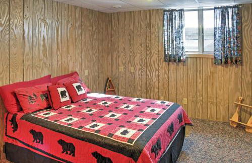 Wonderful Home on Sand Lake with Expansive Porch! - Foto 38