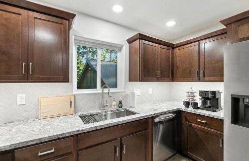 The White House Coveted Triplex Near Lake - Foto 45