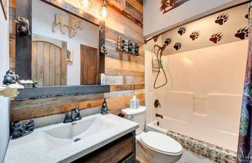 Lakeside Cabin with Fire Pit Near Pine Point Park! - Foto 17