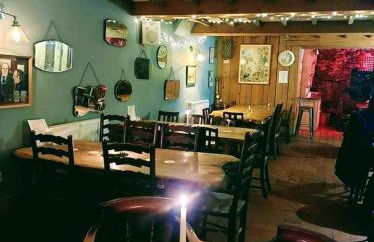 Llandudno apartment, quirky pub with tropical beer garden - Foto 28