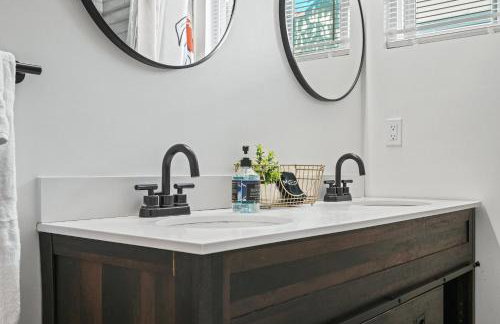 Belmont Shore Getaway with Hot Tub and Firepit - Foto 68