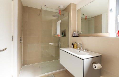 Stylish Family Home with Garden - Foto 32