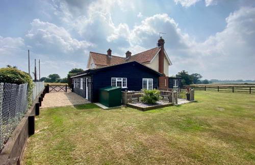 Near Woodbridge The Annexe Eyke Fantastic views with Dog secure Garden and Paddock - Foto 1
