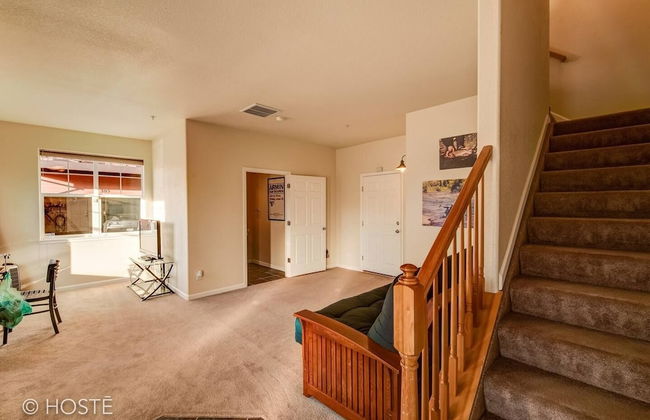 3BR Downtown Townhome /w Stunning Balcony Views! - Photo 18