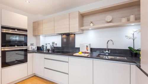 Portobello Apt with Floor-to-Ceiling Views - Foto 3, stove, toaster, minibar