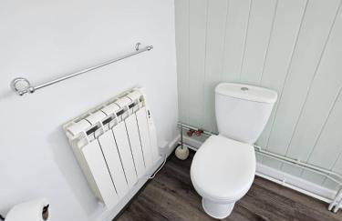 Historic river side cottage - top apartment - Foto 8