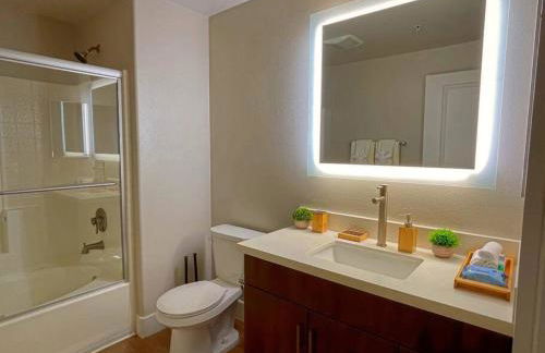 Cozy 2 Bedroom 2 Bathroom Condo with Pool, Gym, Spa - Foto 26