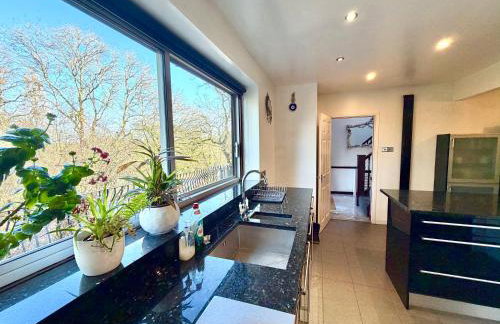 Indoor Heated Pool - Large Family Home - Sleeps 12 - Near Bournemouth Beach - Photo 61