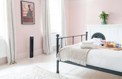 Spacious City-Centre House near Train Station & Business School, with Garden - Foto 34