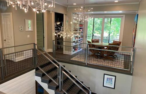 25-Bed, Amenity-Rich Estate in a Private Forest - Foto 26