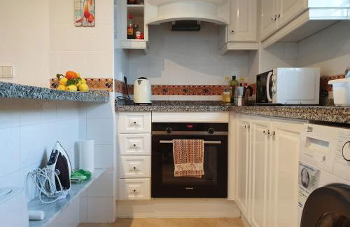 Spacious Ground floor apartment with Garden & Communal Pool - Foto 28