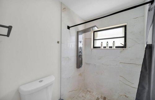 Relax & Play! 3BR Pool Home in Cape Coral - Pet-Friendly with Game Room - Foto 17