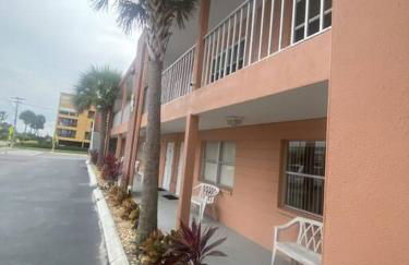 Beachfront Condo On Quiet Treasure Island- 1 Bed - Photo 38